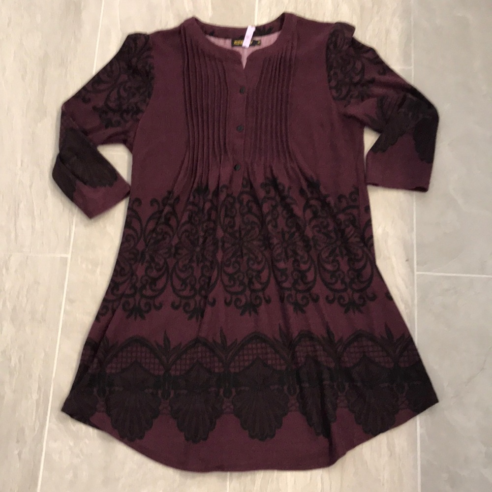 Dress with pretty black patterns